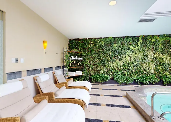Marquis Skysuites Hotel 5*