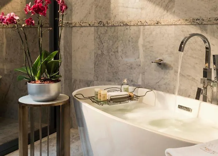 Hotel Marquis Skysuites 5*